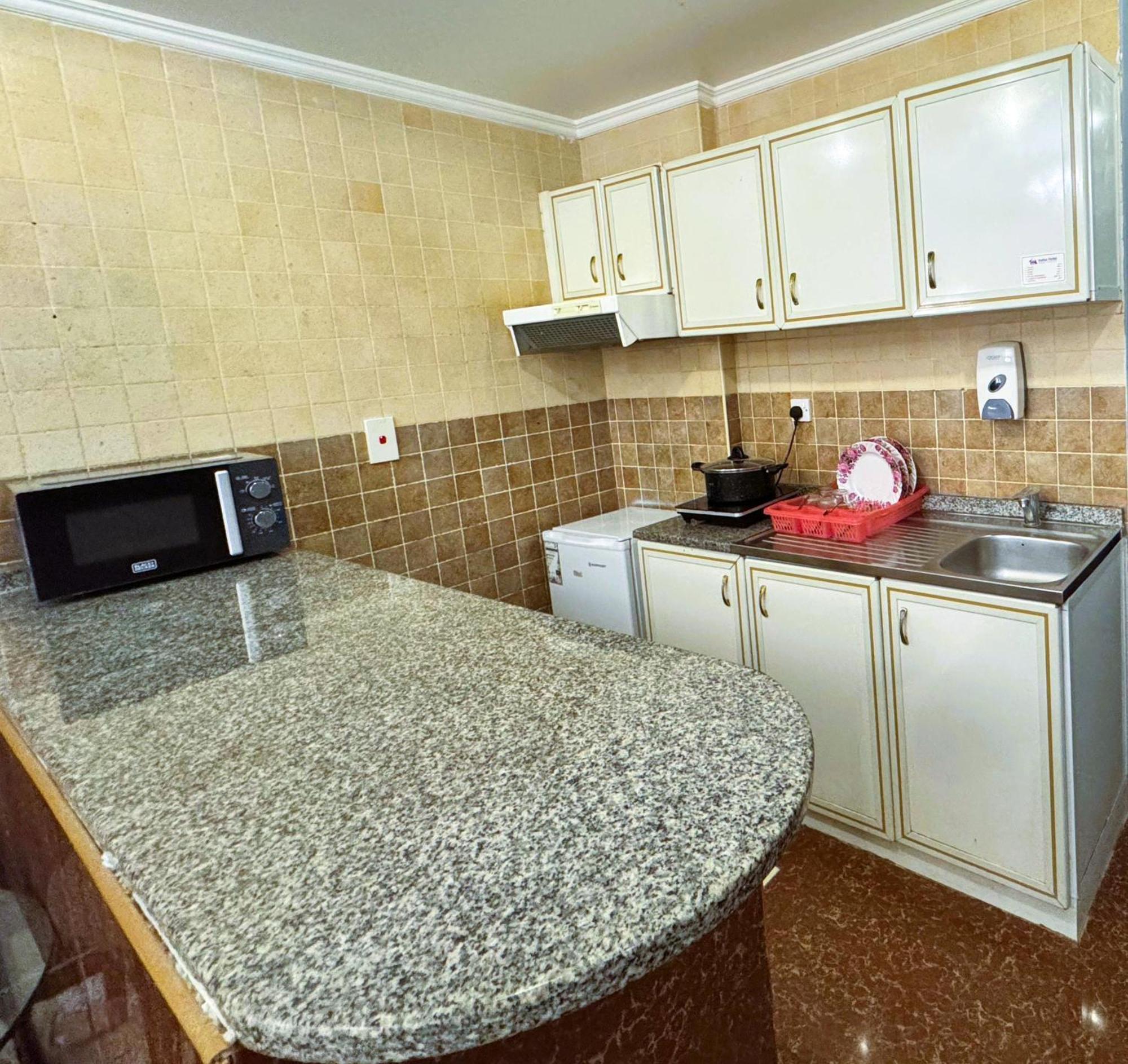 Hafez Hotel Apartments - Al Ras Metro Station Дубай Экстерьер фото